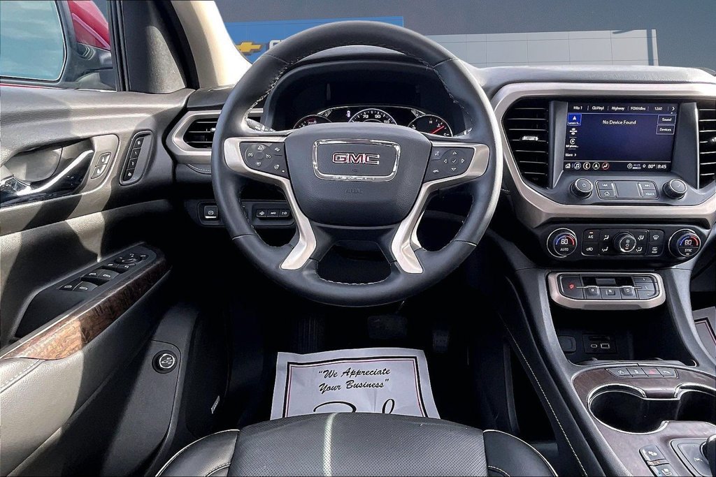Used 2023 GMC Acadia Denali w/ Denali Ultimate Package FWD image 9