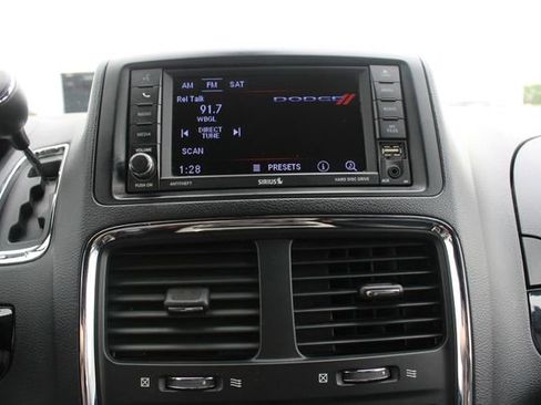 Used 2019 Dodge Grand Caravan SXT FWD image 14