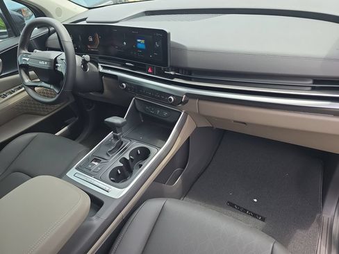 New 2027 Kia Carnival FWD image 11