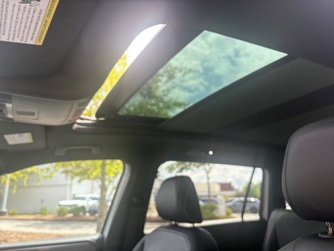 Certified 2024 Volkswagen Tiguan SE R-Line FWD image 21