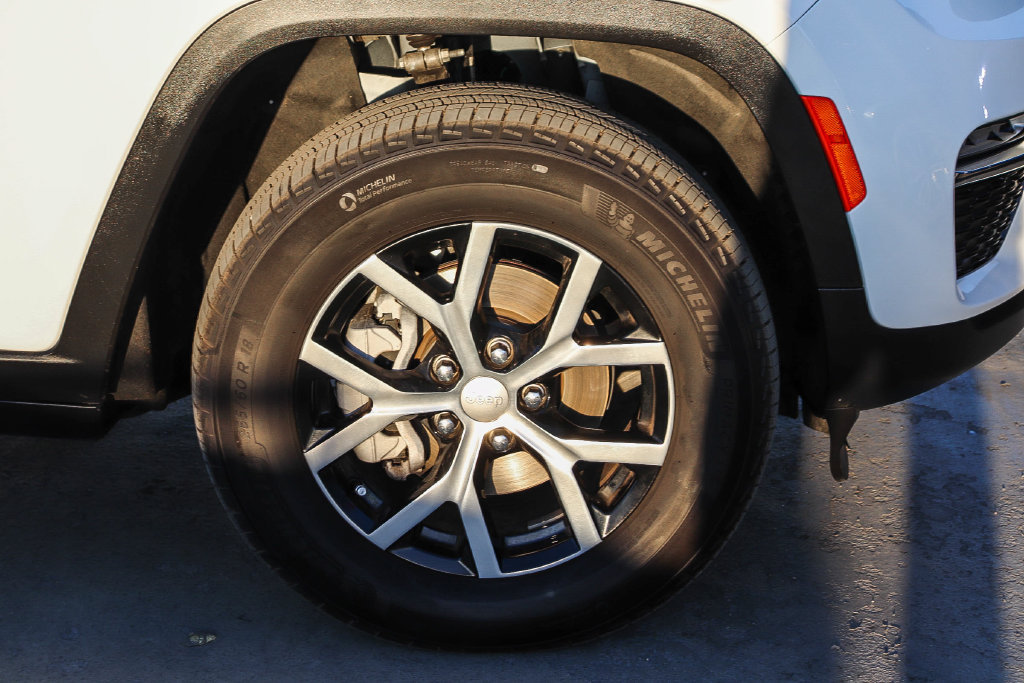 Used 2024 Jeep Grand Cherokee Limited RWD image 10