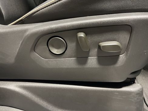 Used 2024 Chevrolet Suburban Premier image 10