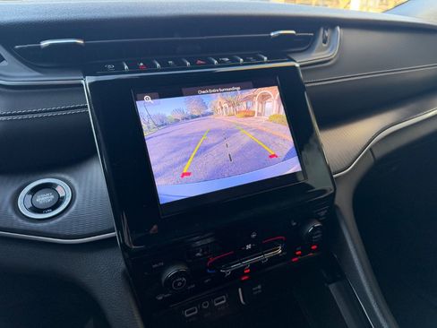 Used 2023 Jeep Grand Cherokee L Laredo image 17