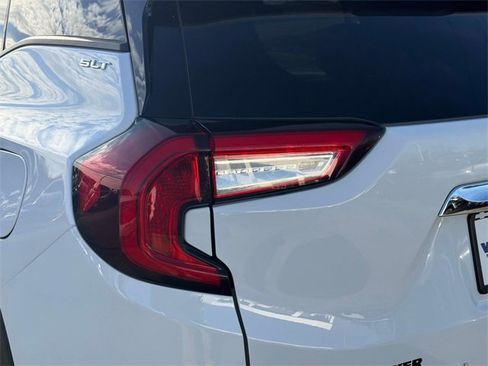Used 2024 GMC Terrain SLT image 11