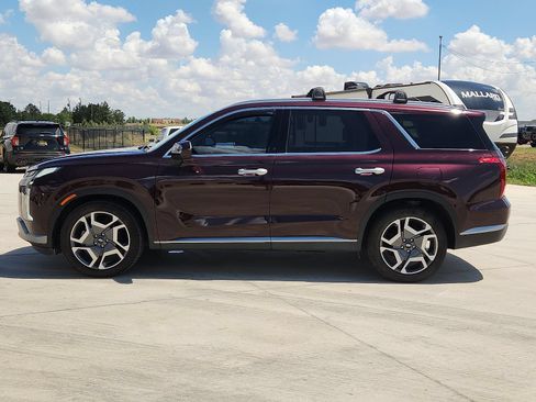 Used 2023 Hyundai Palisade SEL w/ Premium Package FWD image 2