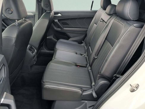 Used 2022 Volkswagen Tiguan SE R-Line image 32