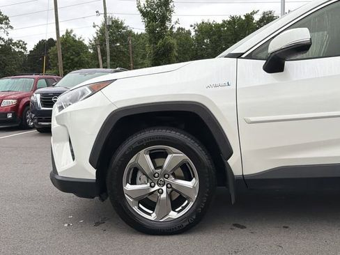 Used 2021 Toyota RAV4 XLE Premium AWD/4WD image 9