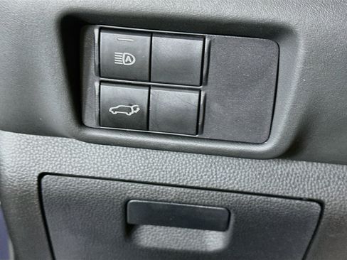 Used 2020 Toyota Highlander XLE FWD image 17