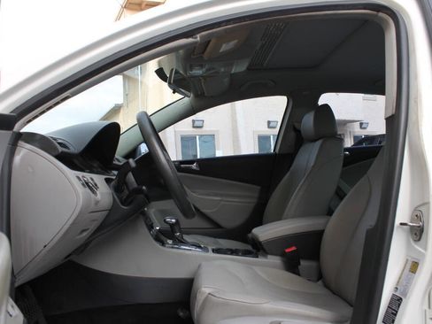 Used 2006 Volkswagen Passat 2.0T image 21