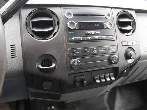 Used 2016 Ford F550 4x4 Regular Cab Super Duty image 16