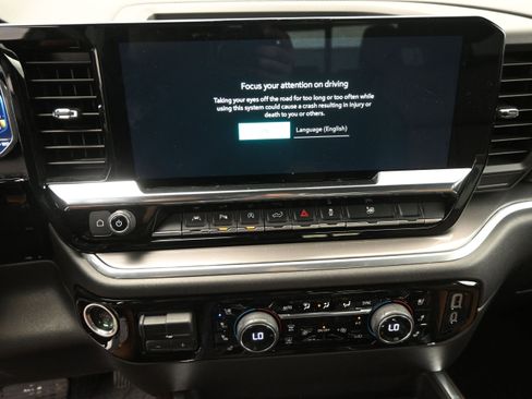 Used 2025 Chevrolet Silverado 1500 High Country AWD/4WD image 15
