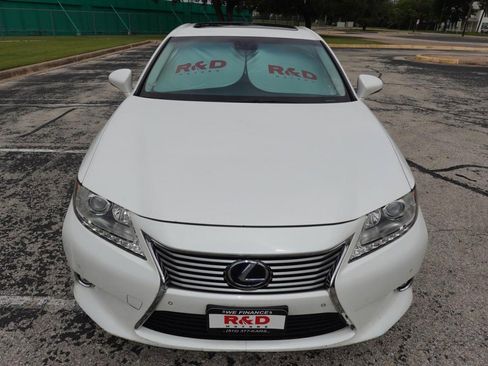 Used 2014 Lexus ES 300h w/ Luxury Package w/Bamboo Trim FWD image 2