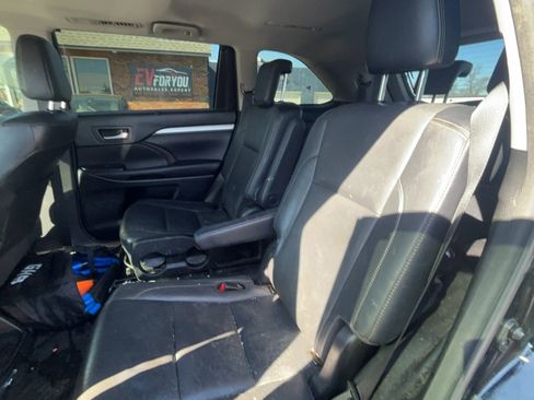 Used 2017 Toyota Highlander XLE image 15