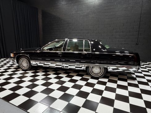 Used 1995 Cadillac Fleetwood Brougham RWD image 29
