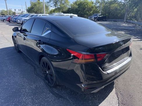 Used 2022 Nissan Altima 2.5 SR w/ Midnight Edition Package image 6