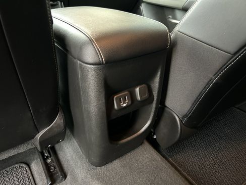 Used 2021 GMC Canyon Denali image 16