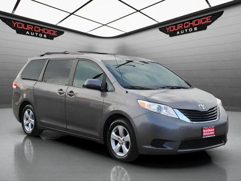 Used 2012 Toyota Sienna LE w/ Towing Pkg FWD image 4