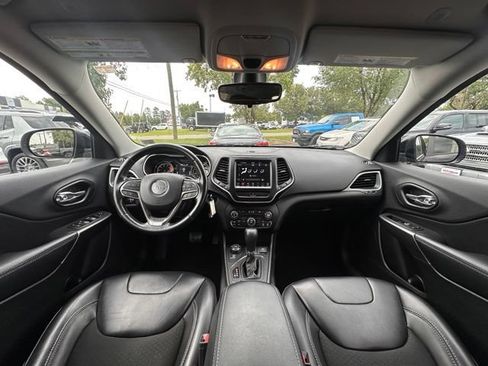 Used 2020 Jeep Cherokee Latitude w/ Quick Order Package 26F North AWD/4WD image 3