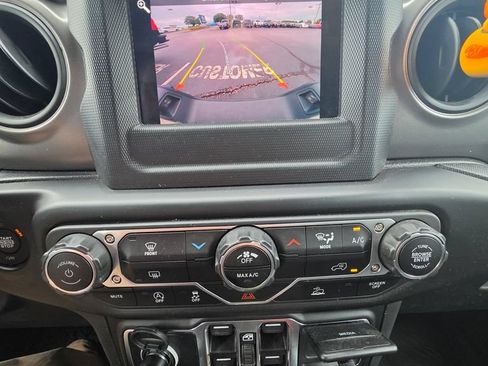 Used 2022 Jeep Gladiator Sport AWD/4WD image 9