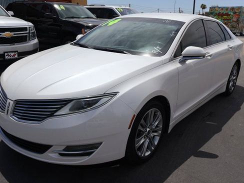 Used 2014 Lincoln MKZ FWD image 3