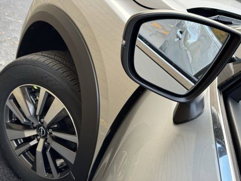 New 2025 Nissan Pathfinder SL image 24