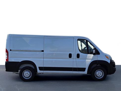 New 2025 RAM ProMaster 2500 w/ Convenience Group image 7