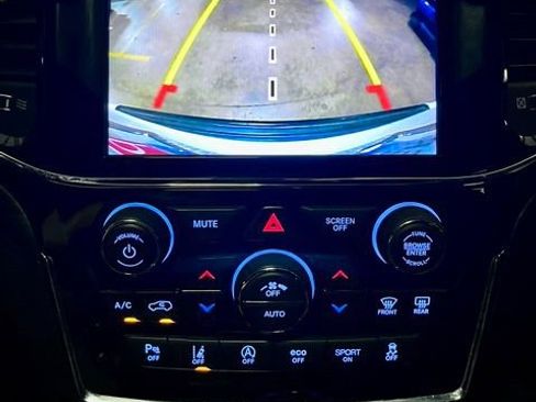Used 2021 Jeep Grand Cherokee Laredo X AWD/4WD image 16