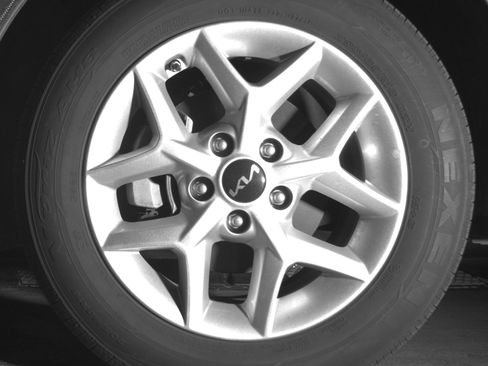 Used 2025 Kia Soul LX w/ LX Technology Package FWD image 12