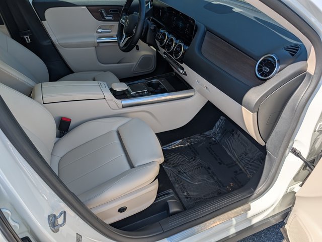 Used 2021 Mercedes-Benz GLA 250 4MATIC w/ Premium Package image 12