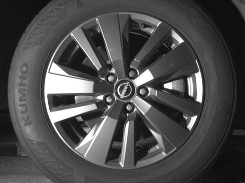 Used 2025 Nissan Pathfinder SV image 13