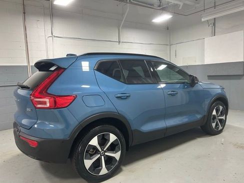 Used 2025 Volvo XC40 B5 Plus AWD/4WD image 2