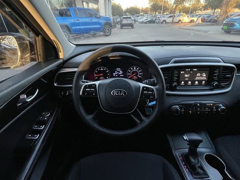 Used 2020 Kia Sorento LX image 11