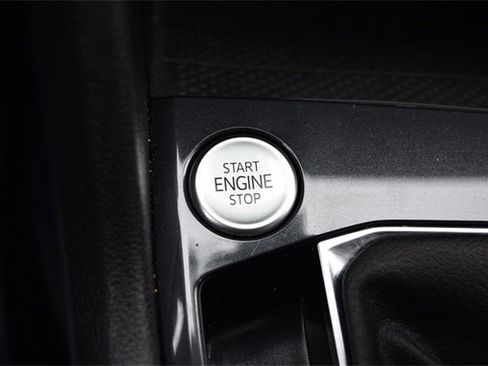 Certified 2022 Volkswagen Tiguan SE image 15