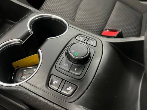 Used 2022 GMC Terrain SLE w/ Driver Convenience Package FWD image 32