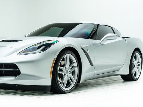Used 2019 Chevrolet Corvette Stingray Coupe w/ 1LT RWD image 9