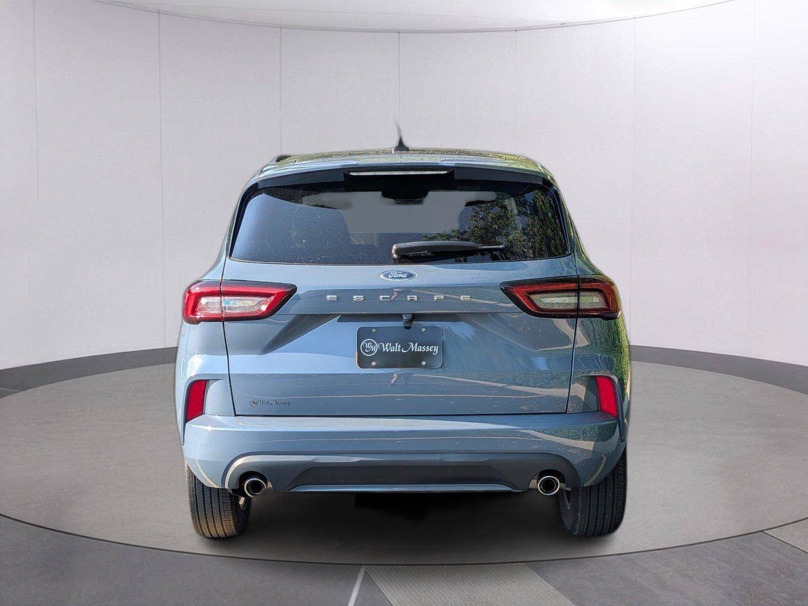 Used 2024 Ford Escape ST-Line w/ Cold Weather Package FWD image 4