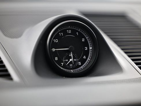 Certified 2025 Porsche Macan image 39