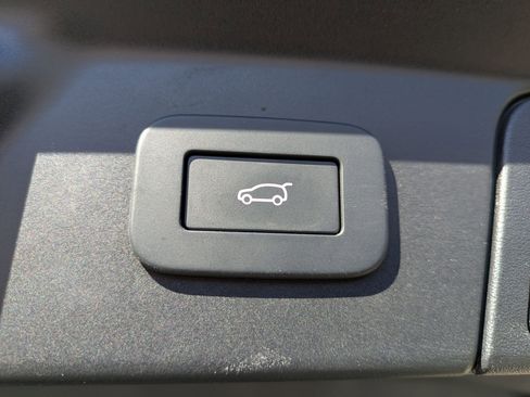 Used 2024 Land Rover Range Rover Velar Dynamic SE image 27