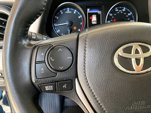 Used 2018 Toyota RAV4 XLE FWD image 24