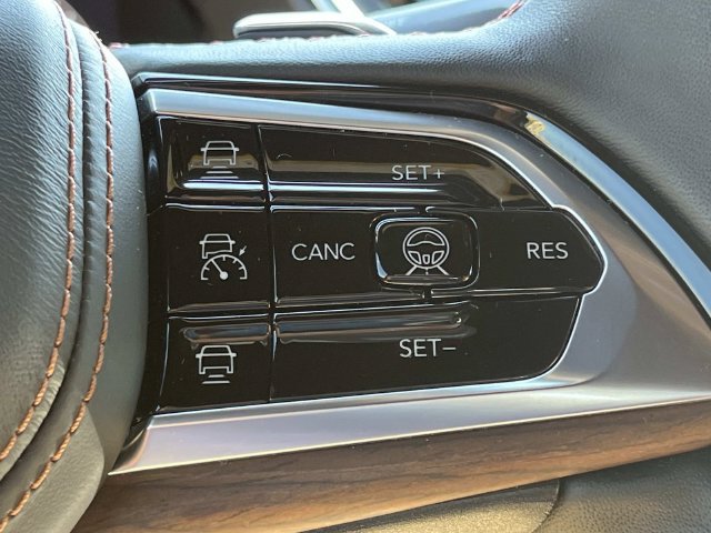 Used 2024 Jeep Grand Cherokee L Summit w/ Advanced Protech Group IV AWD/4WD image 43