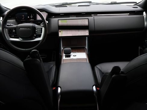 Certified 2025 Land Rover Range Rover Autobiography AWD/4WD image 17