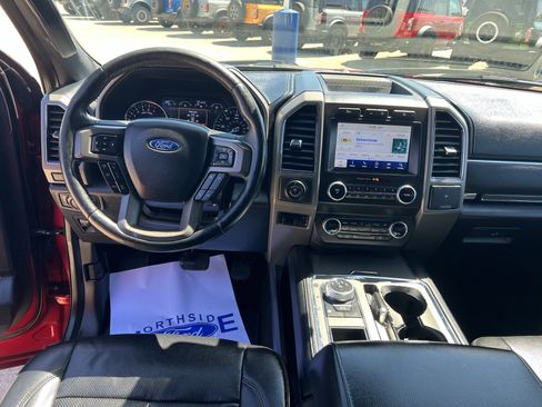 Used 2019 Ford Expedition Max XLT w/ Equipment Group 202A RWD image 16