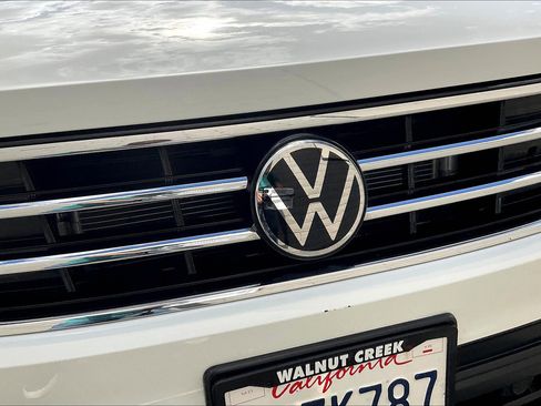 Certified 2022 Volkswagen Tiguan SE w/ Panoramic Sunroof Package image 30