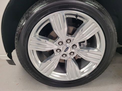 Used 2023 Ford Expedition Platinum image 13