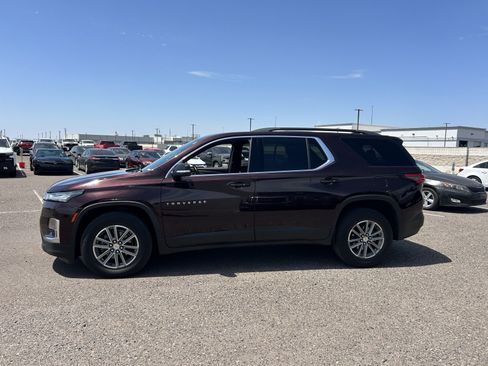 Used 2023 Chevrolet Traverse LT FWD image 2
