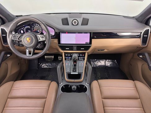 Used 2019 Porsche Cayenne Turbo image 13