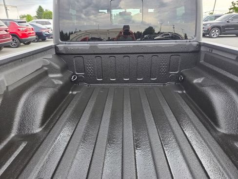 Used 2023 Jeep Gladiator Sport AWD/4WD image 25