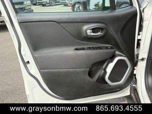 Used 2020 Jeep Renegade Latitude w/ Cold Weather Group image 13