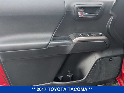 Used 2017 Toyota Tacoma TRD Off-Road AWD/4WD image 10