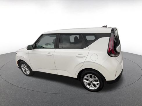 Used 2025 Kia Soul LX w/ LX Technology Package image 10